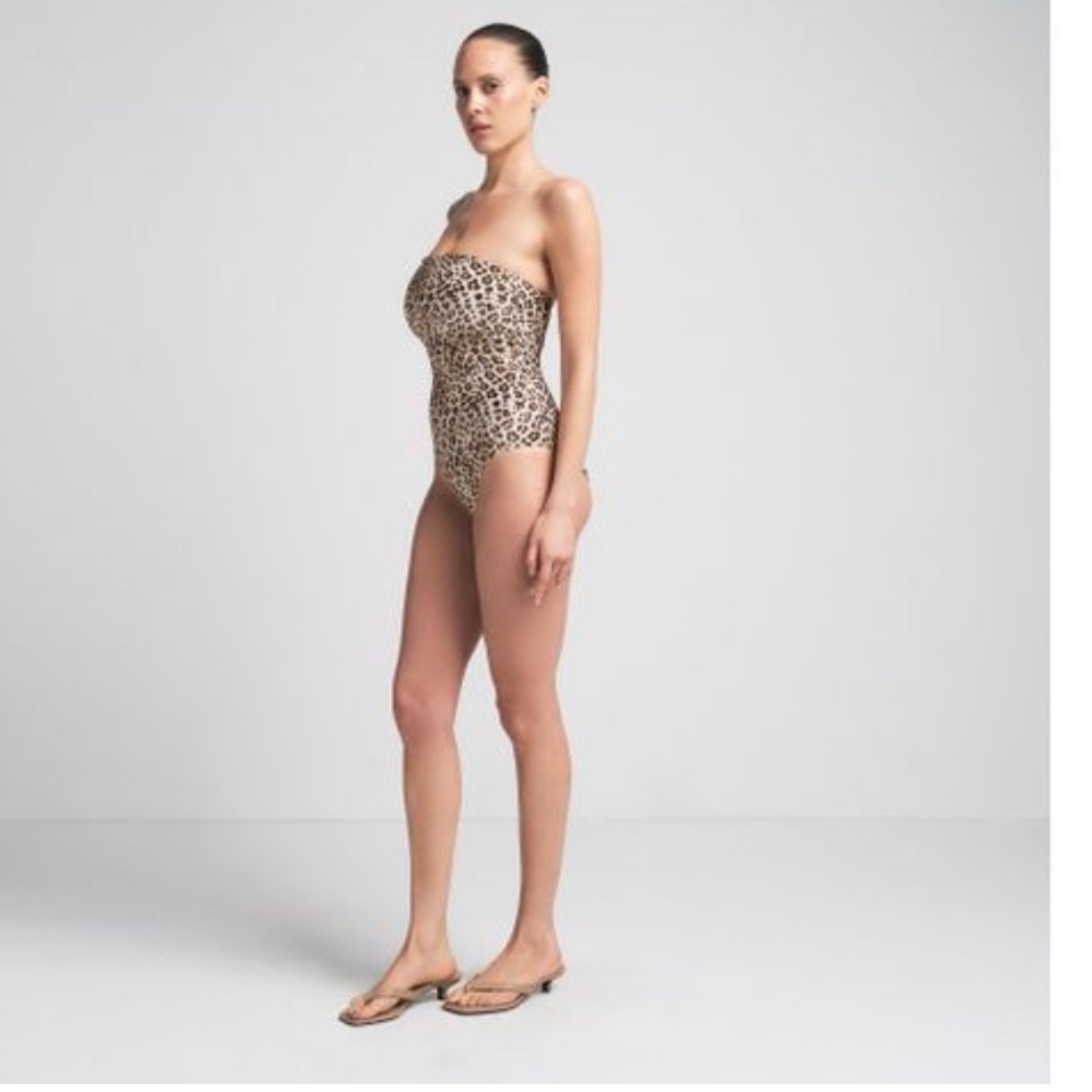 SKIMS NWT Signature Swim Strapless One Piece - Champagne Leopard Print